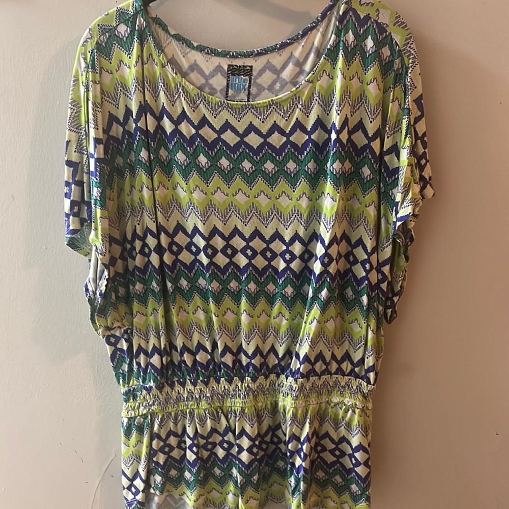 💥💥FINAL SALE💥💥Summer Print Short Sleeve Size L Soft Material w Stretch Waste